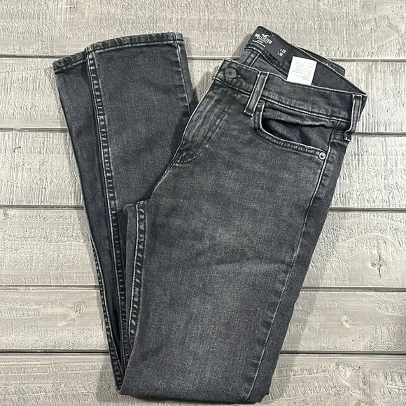 Hollister Jean - Picture 1 of 11